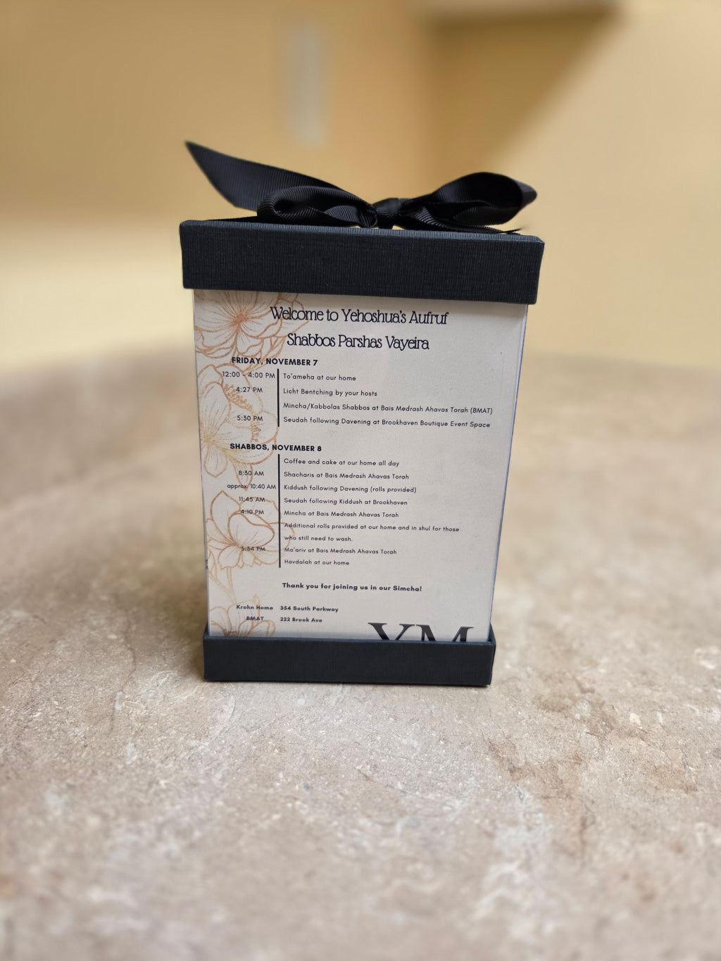 Welcome box with lid and ribbon